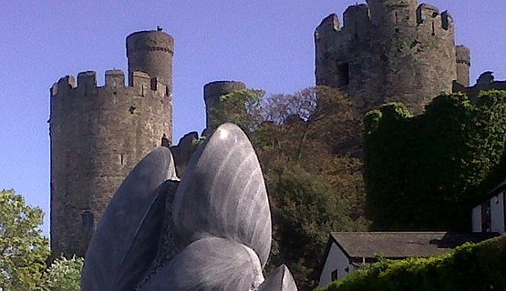 Conquest and Crossings in Conwy